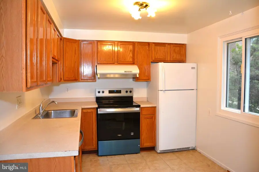 10336 Watkins Mill Dr, Montgomery Village, MD 20886 - #2