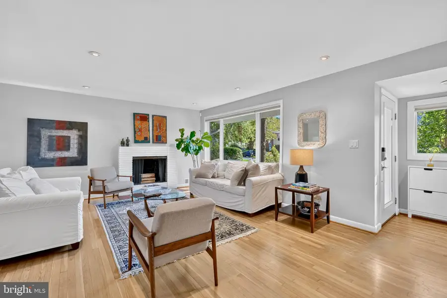 5005 Elsmere Pl, Bethesda, MD 20814 - #2