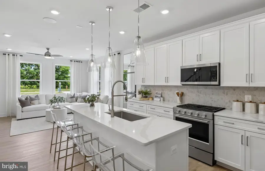 518 Parkview Ave, Gaithersburg, MD 20878 - #2