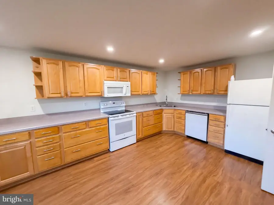 19109 Capehart Dr, Montgomery Village, MD 20886 - #2