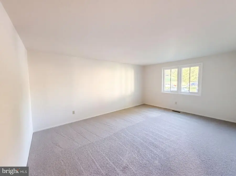 19109 Capehart Dr, Montgomery Village, MD 20886 - #3
