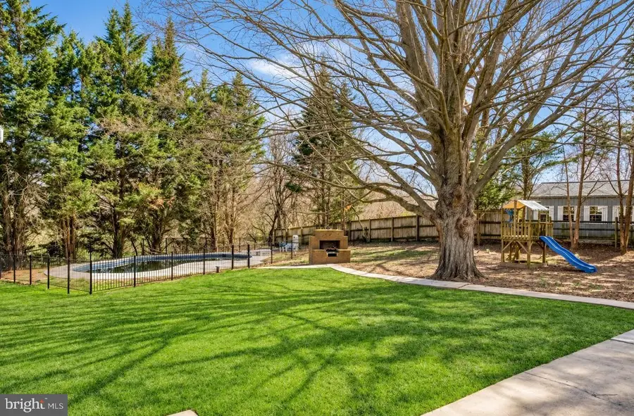 20917 Brooke Knolls Rd, Gaithersburg, MD 20882 - #2