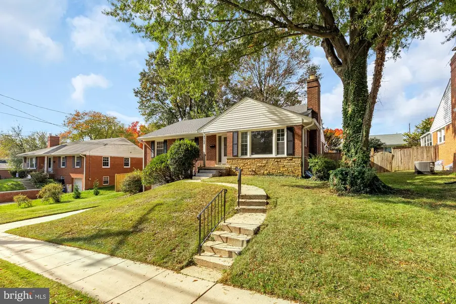 9702 Dameron Dr, Silver Spring, MD 20910 - #3