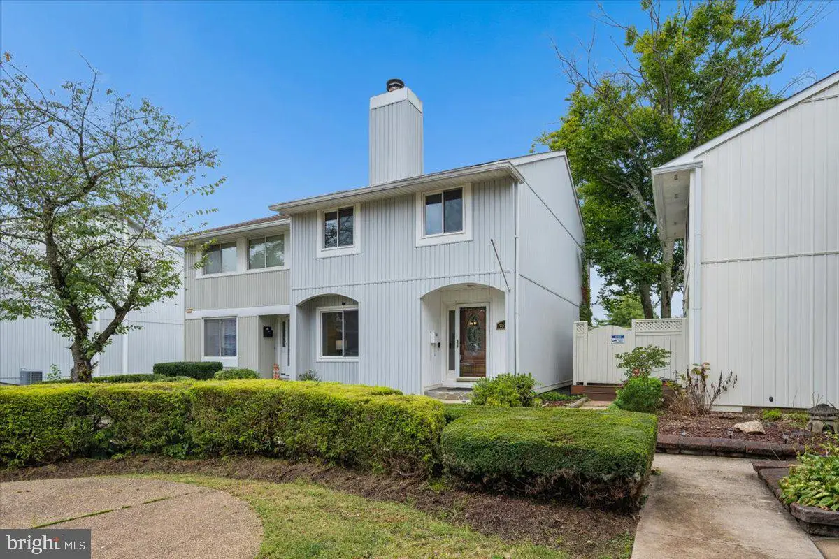 18527 Eagles Roost Dr, Germantown, MD 20874 - #1