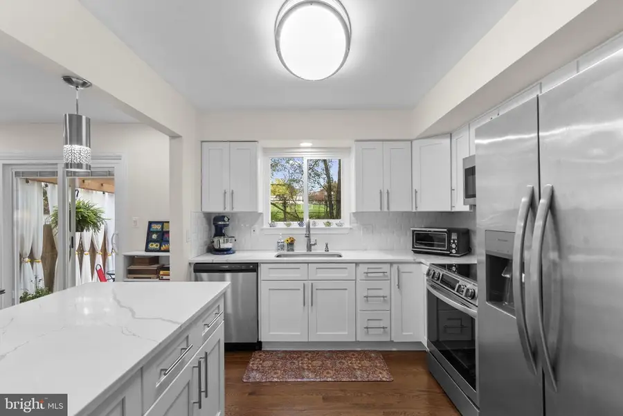 12935 Pickering Dr, Germantown, MD 20874 - #2