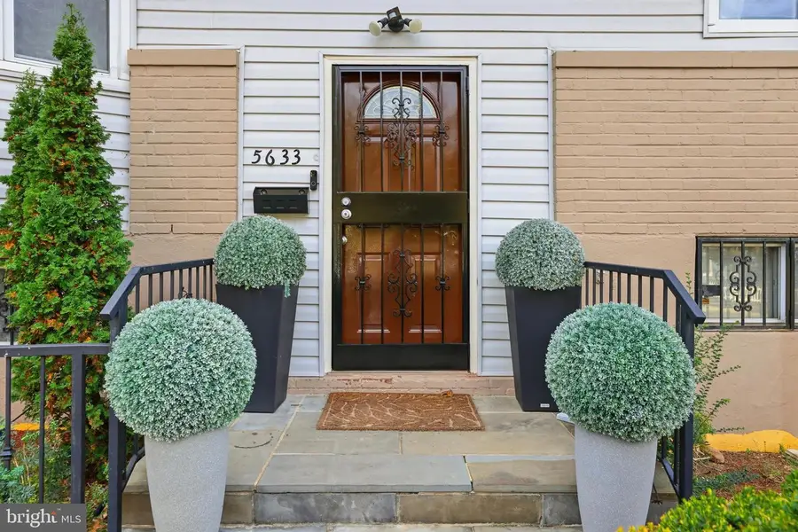 5633 Helmont Dr, Oxon Hill, MD 20745 - Image #2