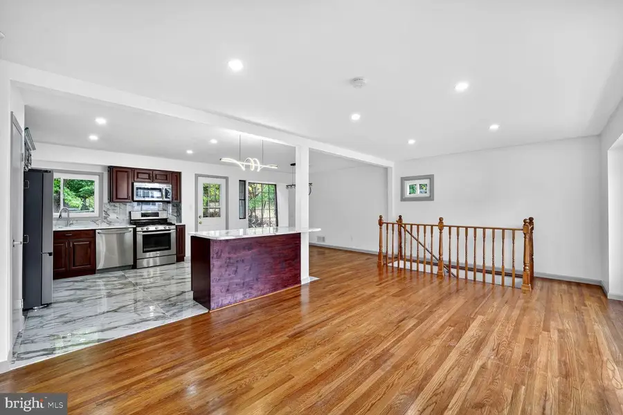 5604 Dundalk Dr, Oxon Hill, MD 20745 - Image #2