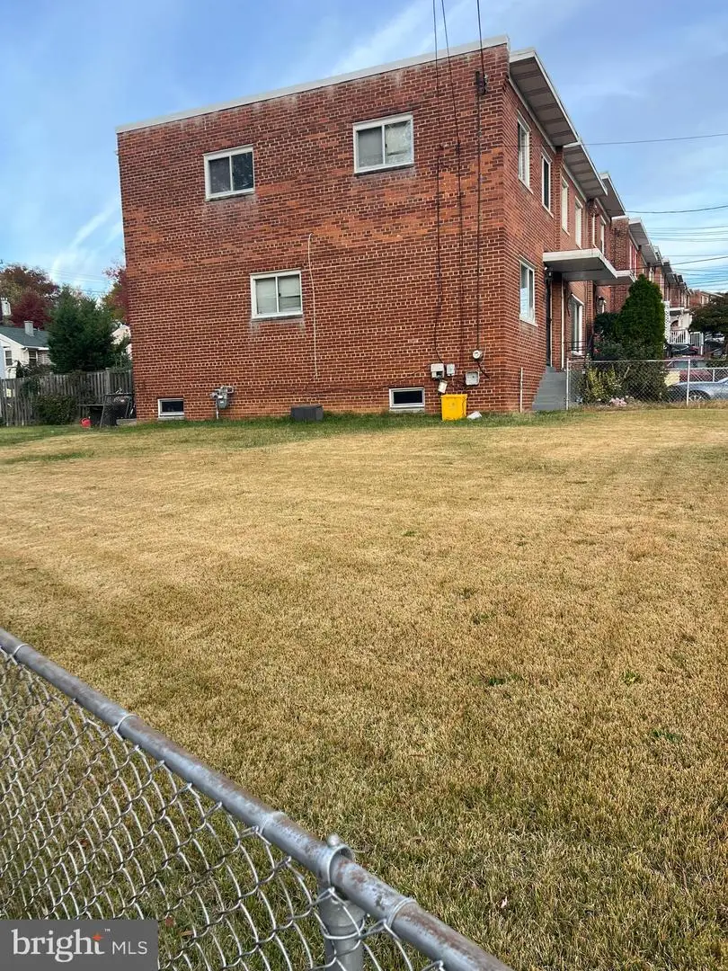 3500 Manorwood Dr, Hyattsville, MD 20782 - Image #2