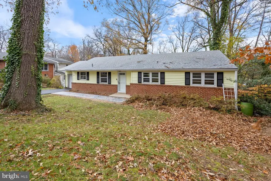 26 Lakeside Dr, Greenbelt, MD 20770 - Image #2