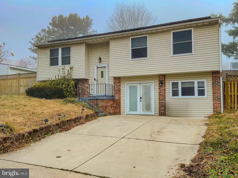 12604 Applecross Dr, Clinton, MD 20735 - Image #2