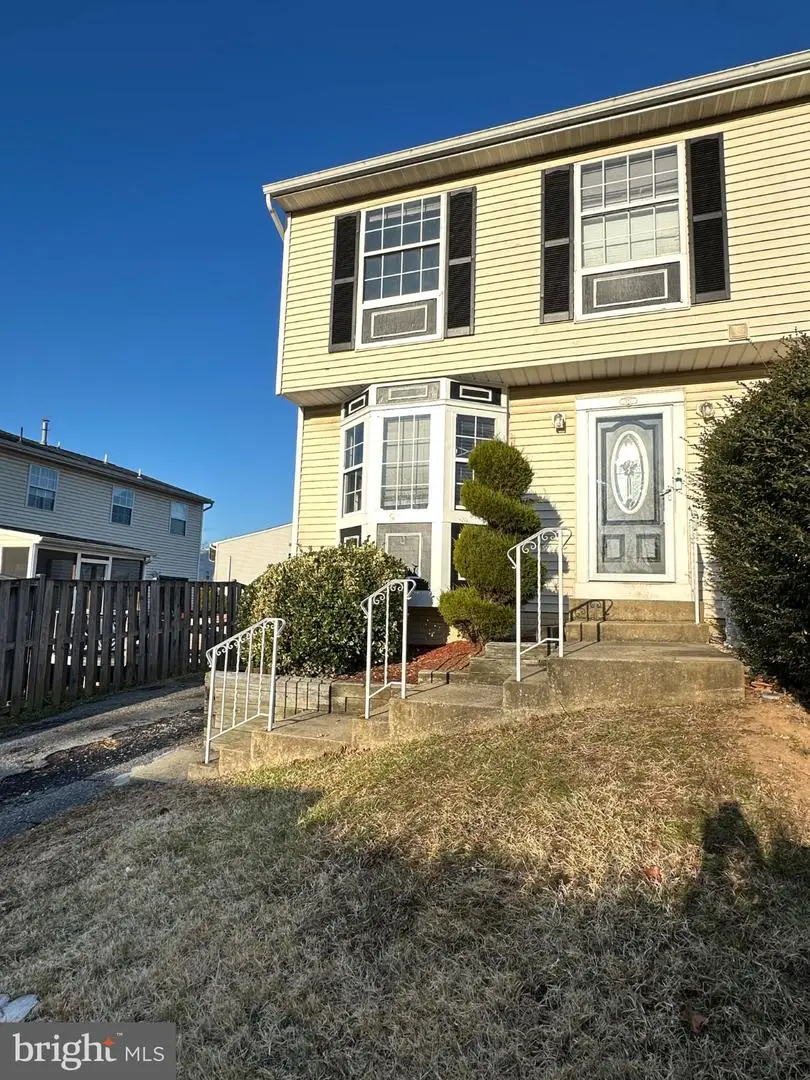 970 Central Hills Ln, Hyattsville, MD 20785 - Image #2