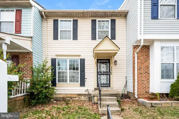 2402 W Rosecroft Village Cir, OXON HILL, MD 20745