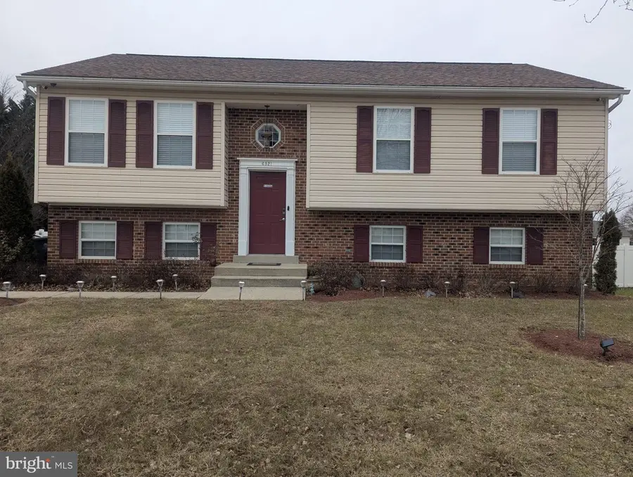 6921 Greenboro Ln, Fort Washington, MD 20744 - #2