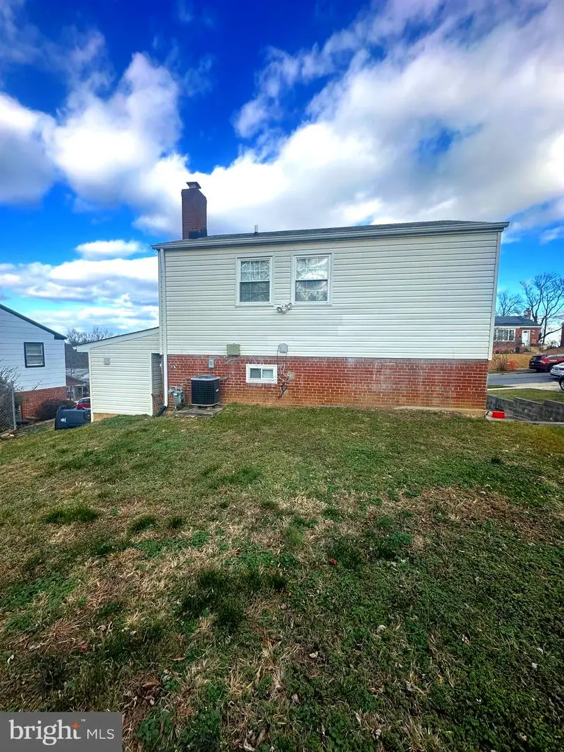 6621 Stockton Ln, Hyattsville, MD 20784 - Image #2