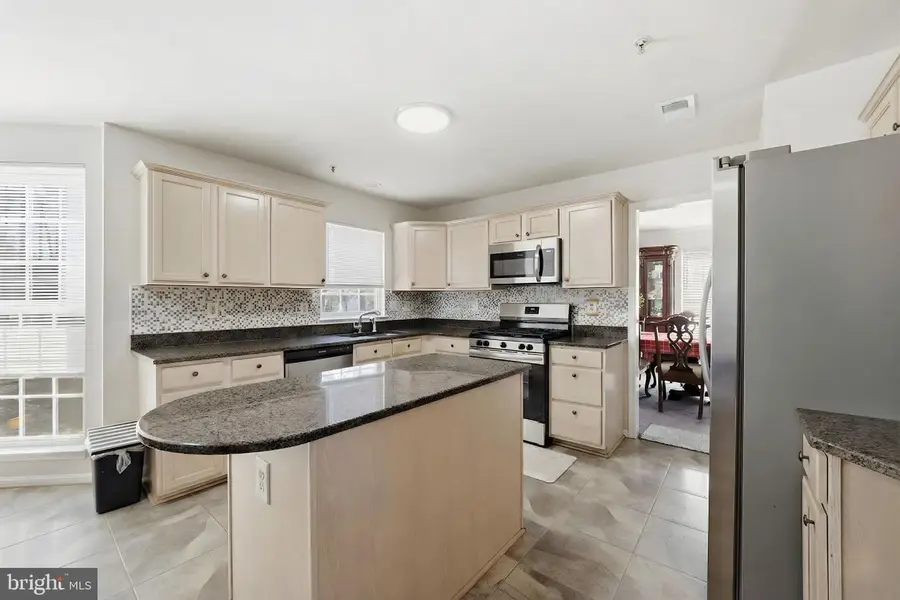 6203 Wood Pointe Dr, Glenn Dale, MD 20769 - #3