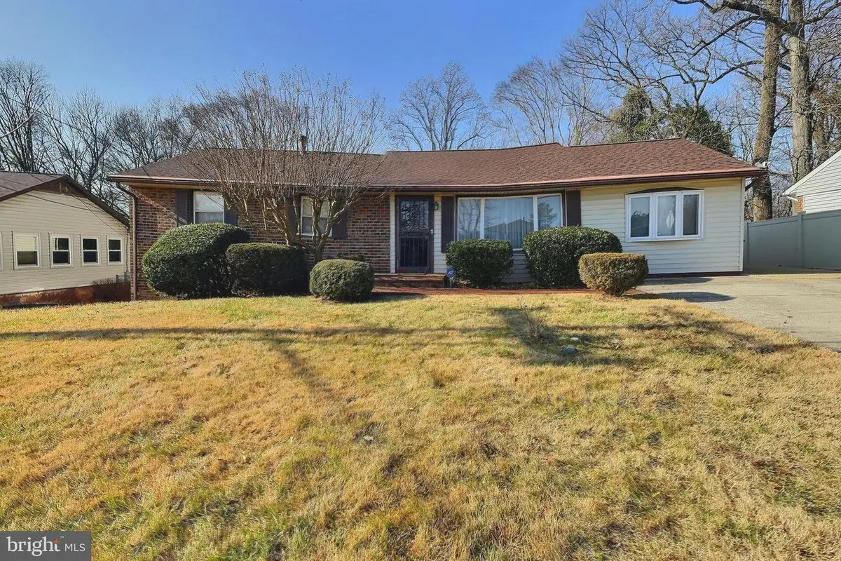 913 Shady Glen Dr, Capitol Heights, MD 20743 - Image #1