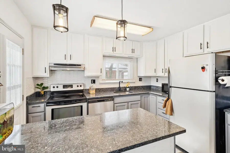 305 Cedar Ridge Dr, Oxon Hill, MD 20745 - #3