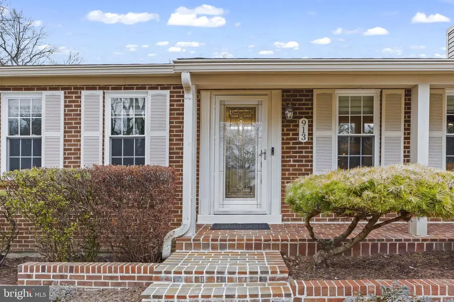 913 Wrigley Pl, Fort Washington, MD 20744 - Image #2