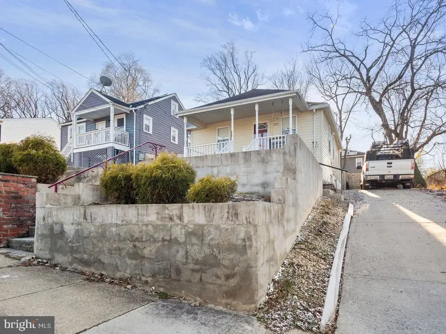 310 70th Pl, Capitol Heights, MD 20743 - Image #2