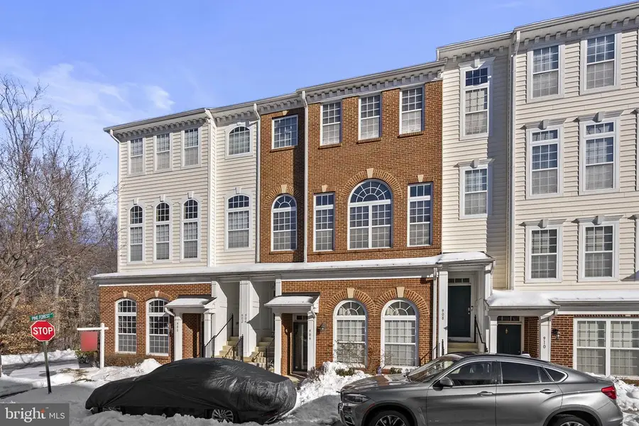 904 Pine Forest Ln, Upper Marlboro, MD 20774 - Image #2