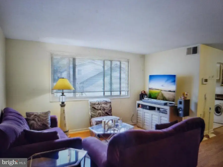 3827 Hamilton St #d-203, Hyattsville, MD 20781 - #2