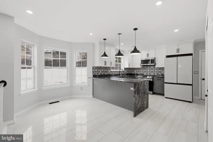 1811 Iverson St, Oxon Hill, MD 20745 - #2