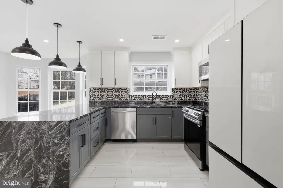 1811 Iverson St, Oxon Hill, MD 20745 - #3