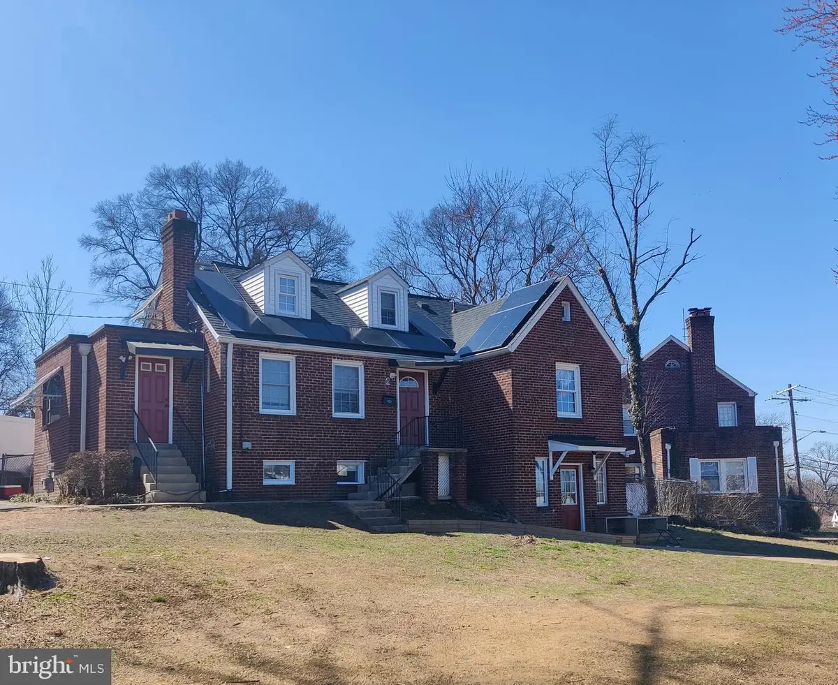 2 Seneca Dr, Oxon Hill, MD 20745 - #1