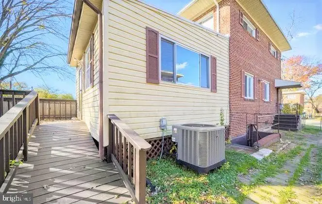 4906 Winthrop St, Oxon Hill, MD 20745 - #3