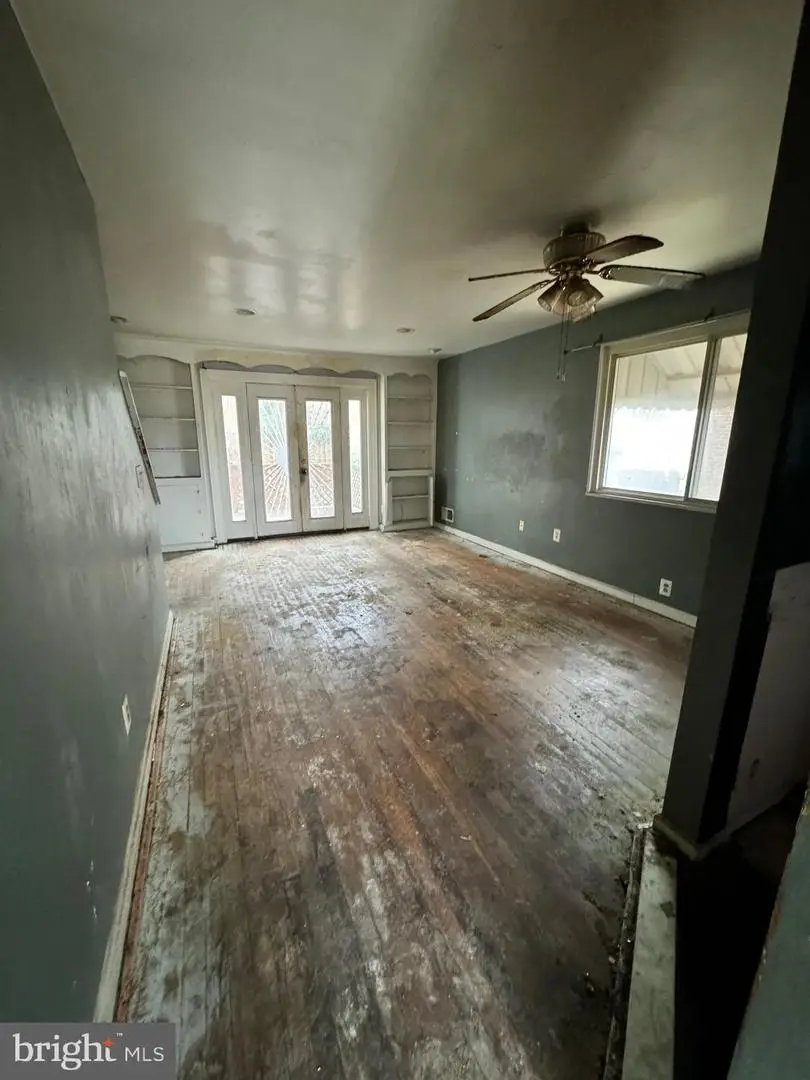 607 Hampton Dr, Oxon Hill, MD 20745 - #2