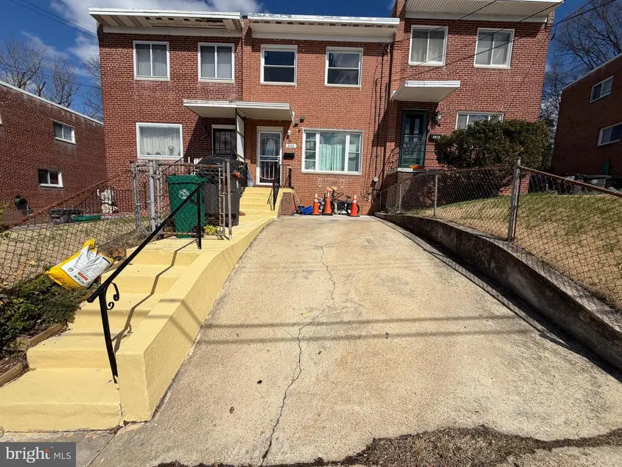 3526 Manorwood Dr, Hyattsville, MD 20782 - #2