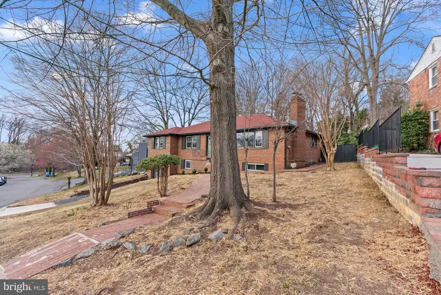 2402 Fairlawn St, Temple Hills, MD 20748 - #2