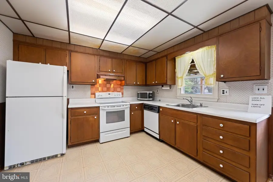 15709 Bond Mill Rd, Laurel, MD 20707 - #2