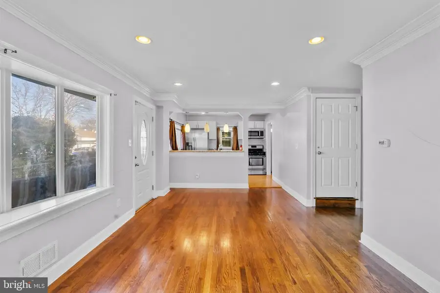 410 70th St, Capitol Heights, MD 20743 - #3