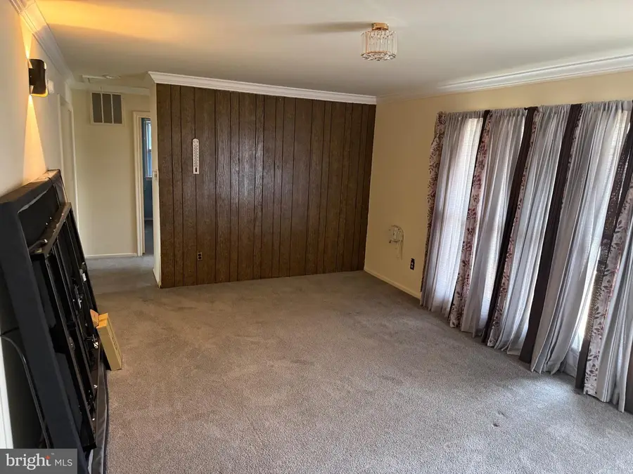 8117 Gavin St, Hyattsville, MD 20784 - #3