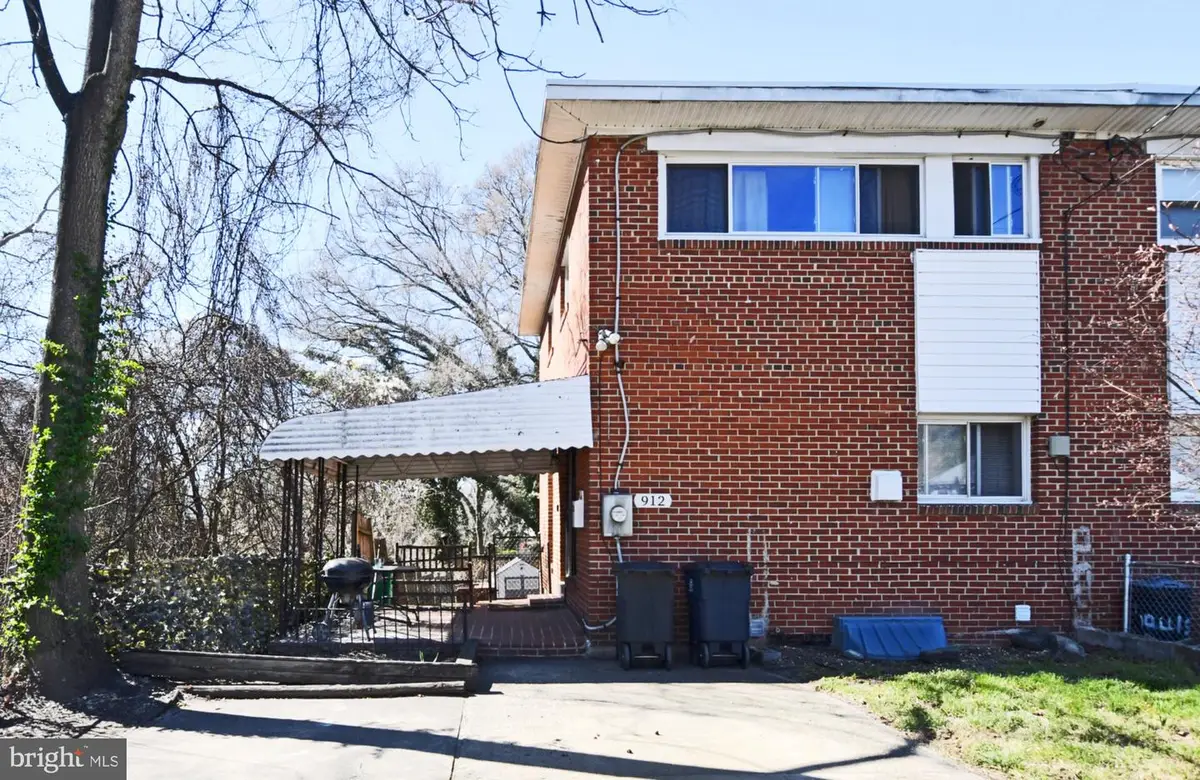 912 Irvington St, Oxon Hill, MD 20745 - #1