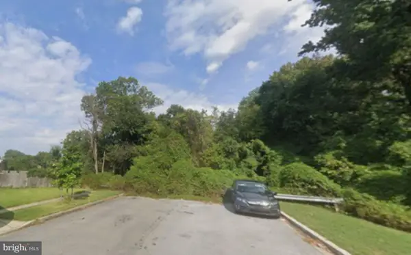 38 W Park Dr, HYATTSVILLE, MD 20783