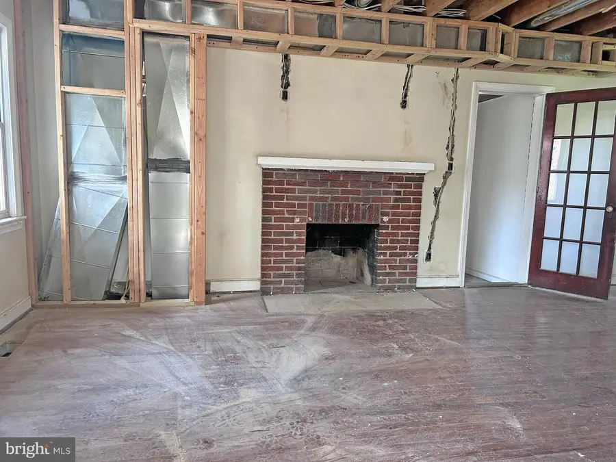 1402 Edgewick Ave, Capitol Heights, MD 20743 - #2