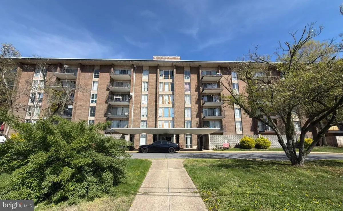6011 Emerson St #402, Bladensburg, MD 20710 - #1