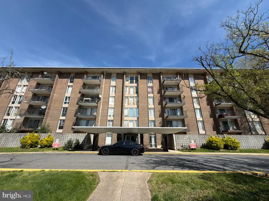 6011 Emerson St #402, Bladensburg, MD 20710 - #2