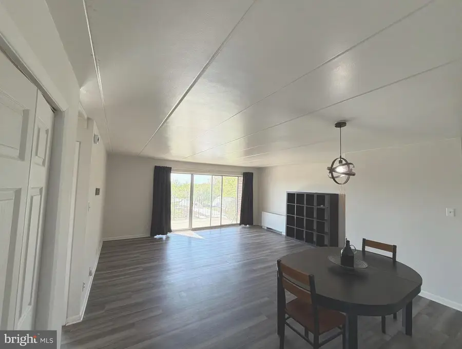 6011 Emerson St #402, Bladensburg, MD 20710 - #3