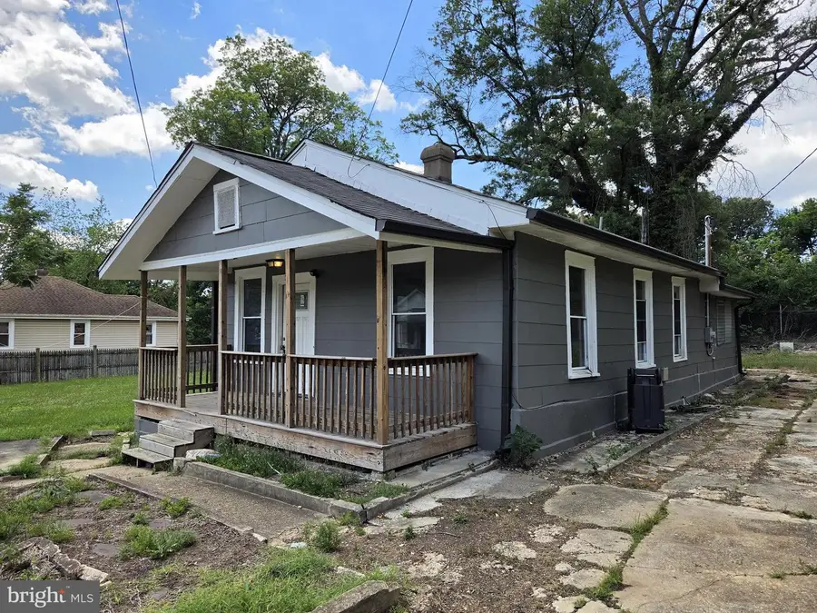 208 68th Pl, Capitol Heights, MD 20743 - #2