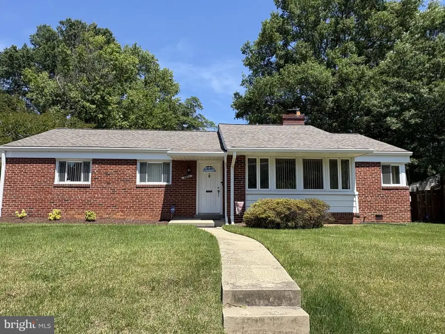 6803 Adelphi Rd, University Park, MD 20782 - #2