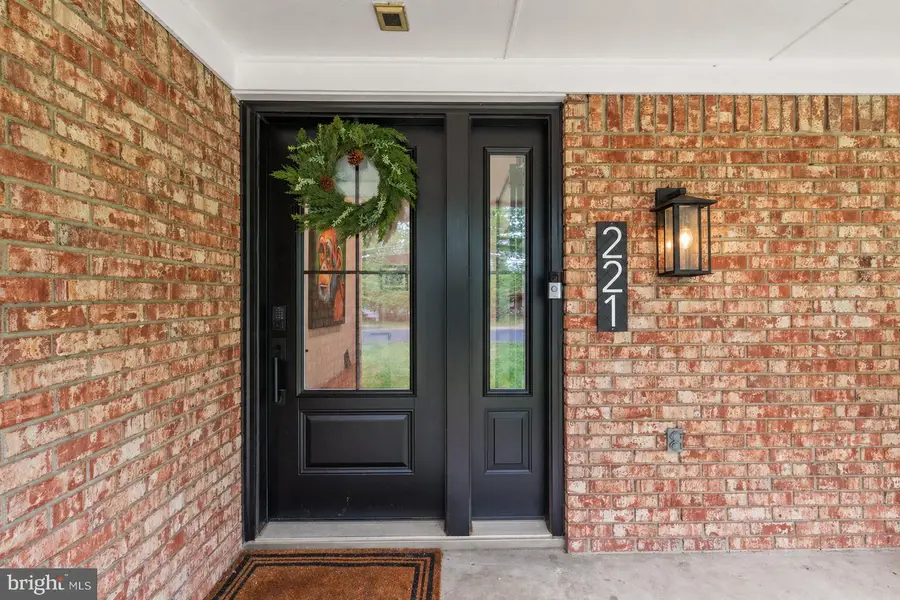 221 Emerald Hill Dr, Fort Washington, MD 20744 - #2