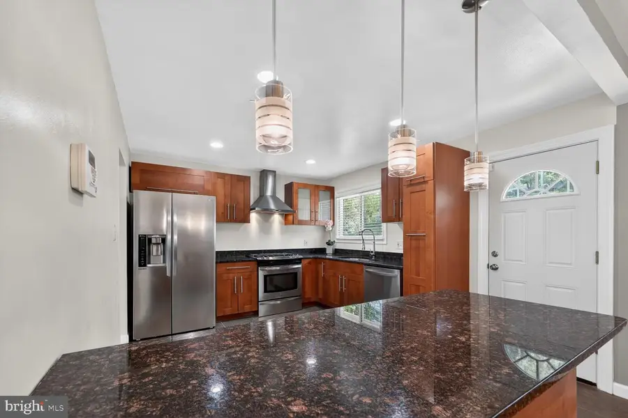 5506 Helmont Dr, Oxon Hill, MD 20745 - #2