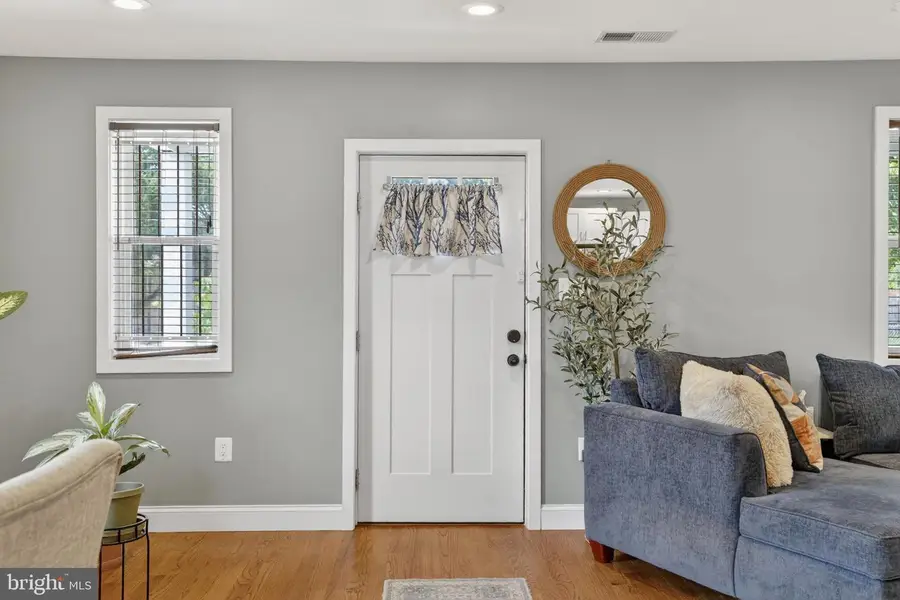 817 57th Pl, Fairmount Heights, MD 20743 - #3