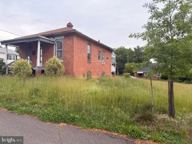 4000 Dent St, Capitol Heights, MD 20743 - #1
