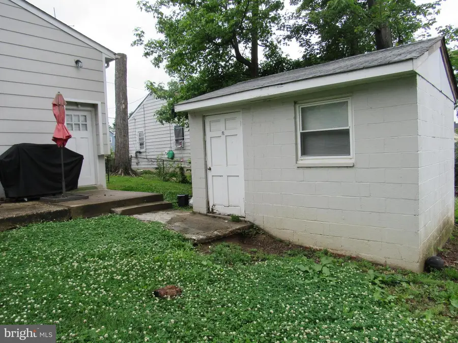 401 70th St, Capitol Heights, MD 20743 - #2