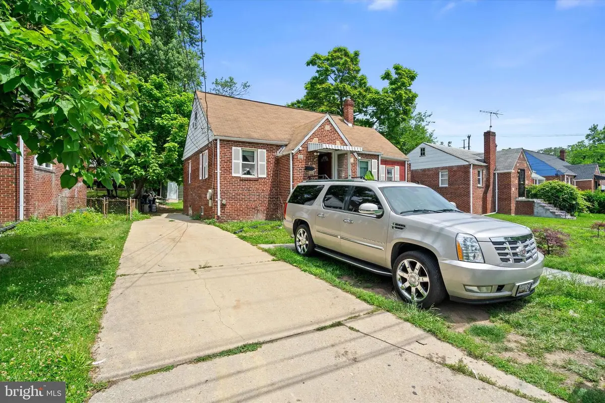 6504 Knollbrook Dr, Hyattsville, MD 20783 - #1