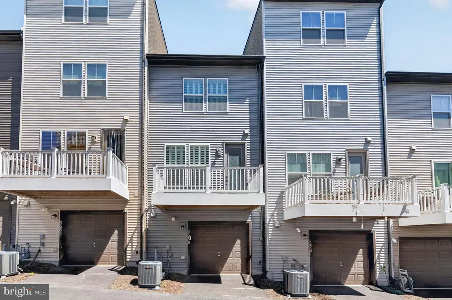 3555 Carnaby St, Hyattsville, MD 20782 - #2